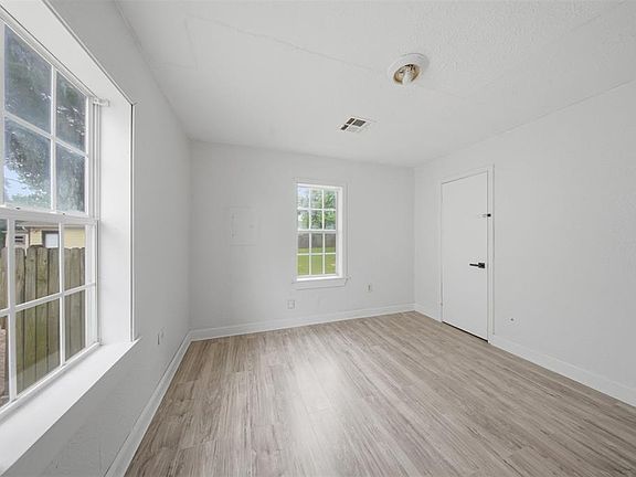 5th image of 3820 NW 27th St