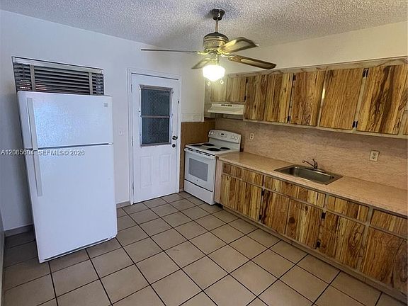 5th image of 1529 SW 2nd St