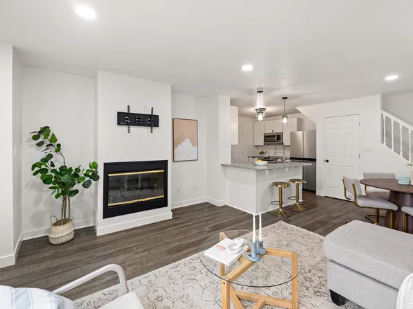 2247 Grand Ave Unit 7, West Des Moines, IA 50265