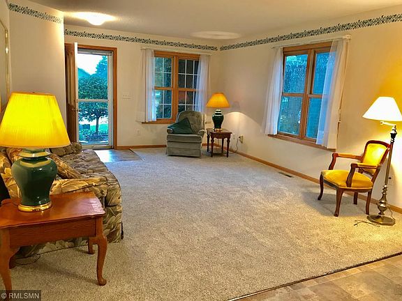 5th image of 707 Danube Cir NE