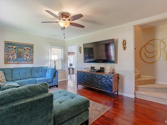 3rd image of 6817 Lincoln Ave