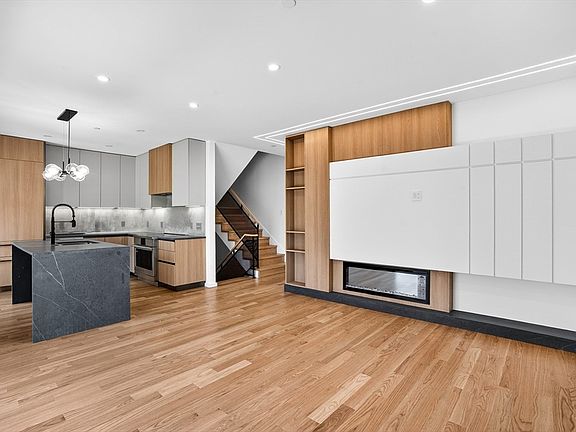 2nd image of 15 Algonquin Rd #2