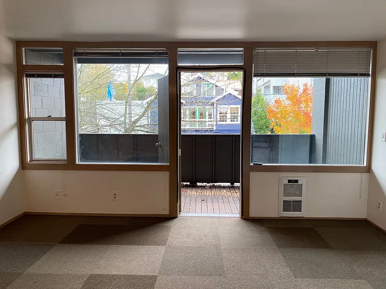 1621 Queen Anne Ave N — Photo 3