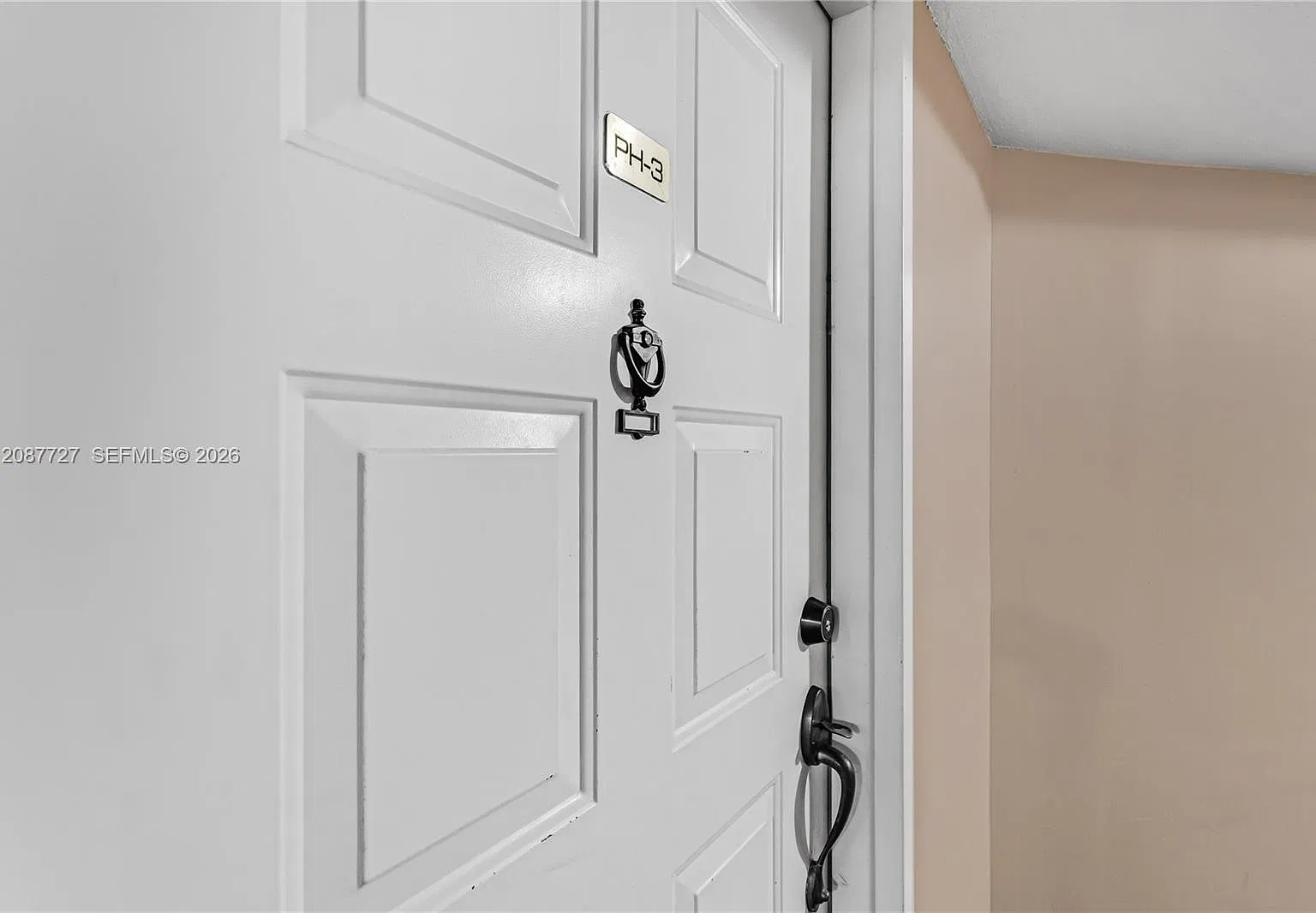 2 bed, 908 sqft, $4,000 — Photo 2