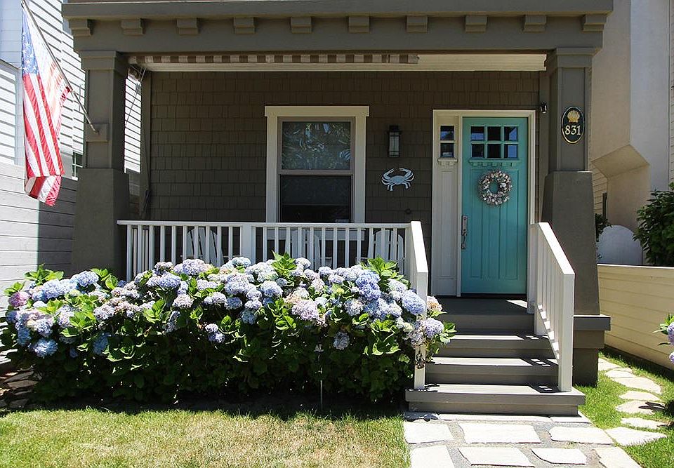 1st image of 831 C Ave