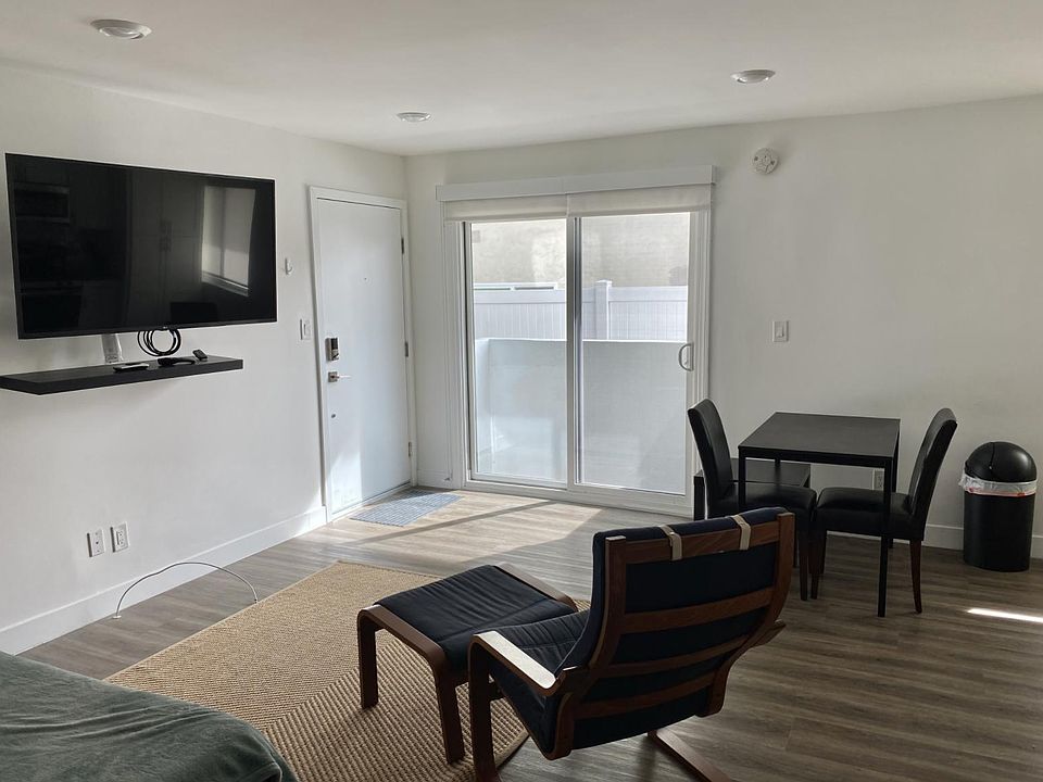 1st image of 1527 Granville Ave #4B