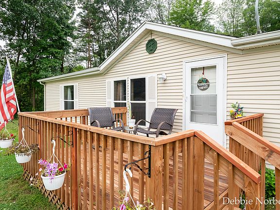 3rd image of 2122 Maple Ln