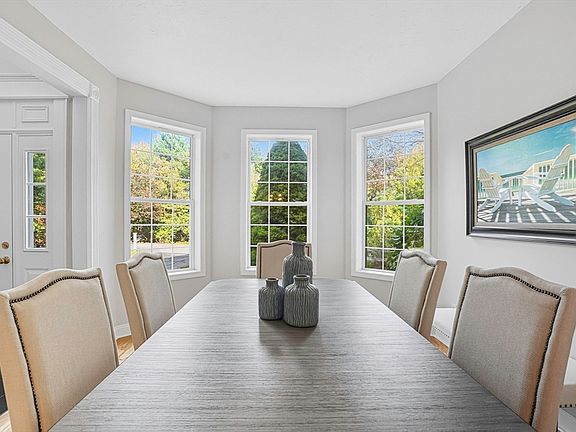 3rd image of 3 Candlewood Ln