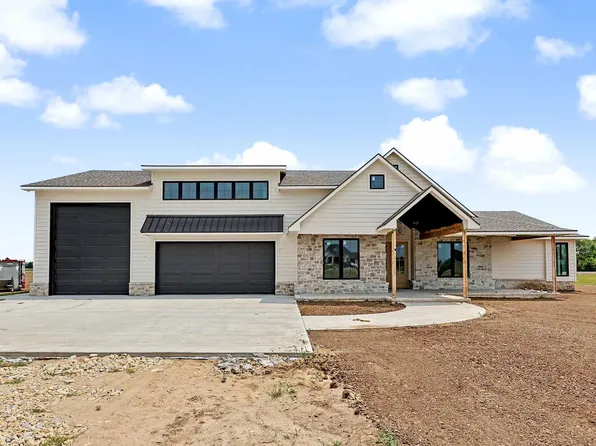 9040 N Isabelle Ct, Valley Center, KS 67147