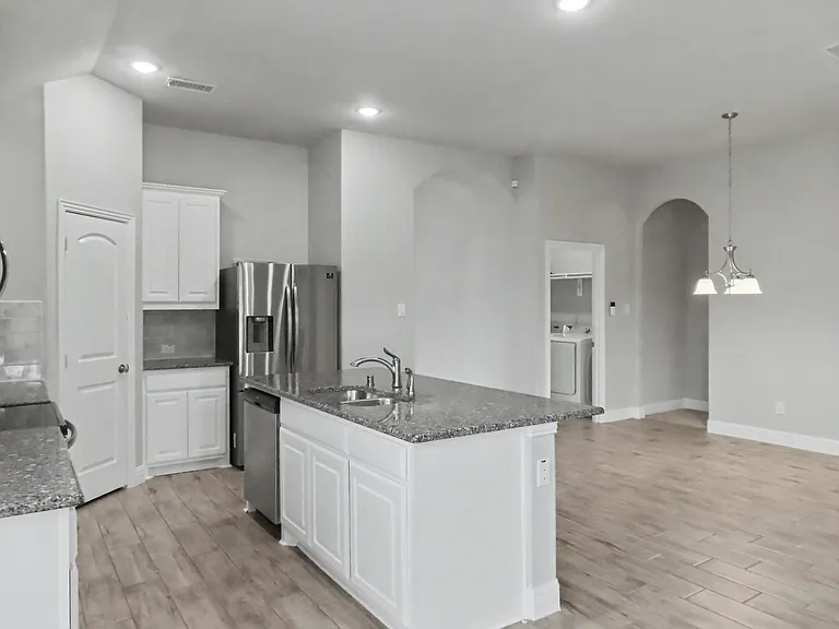 426 Oleander Dr — Photo 3