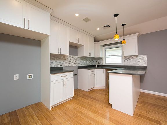 2nd image of 14028 Bascom Ave
