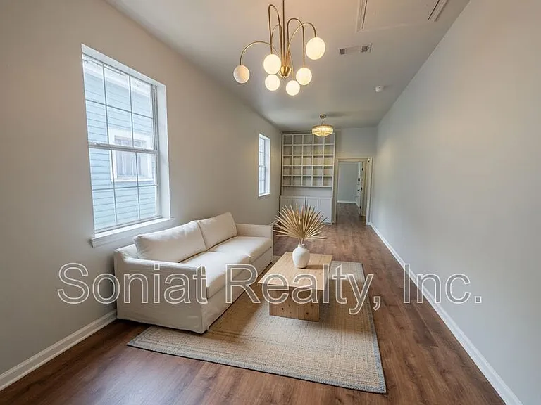 1461 N Robertson St — Photo 8