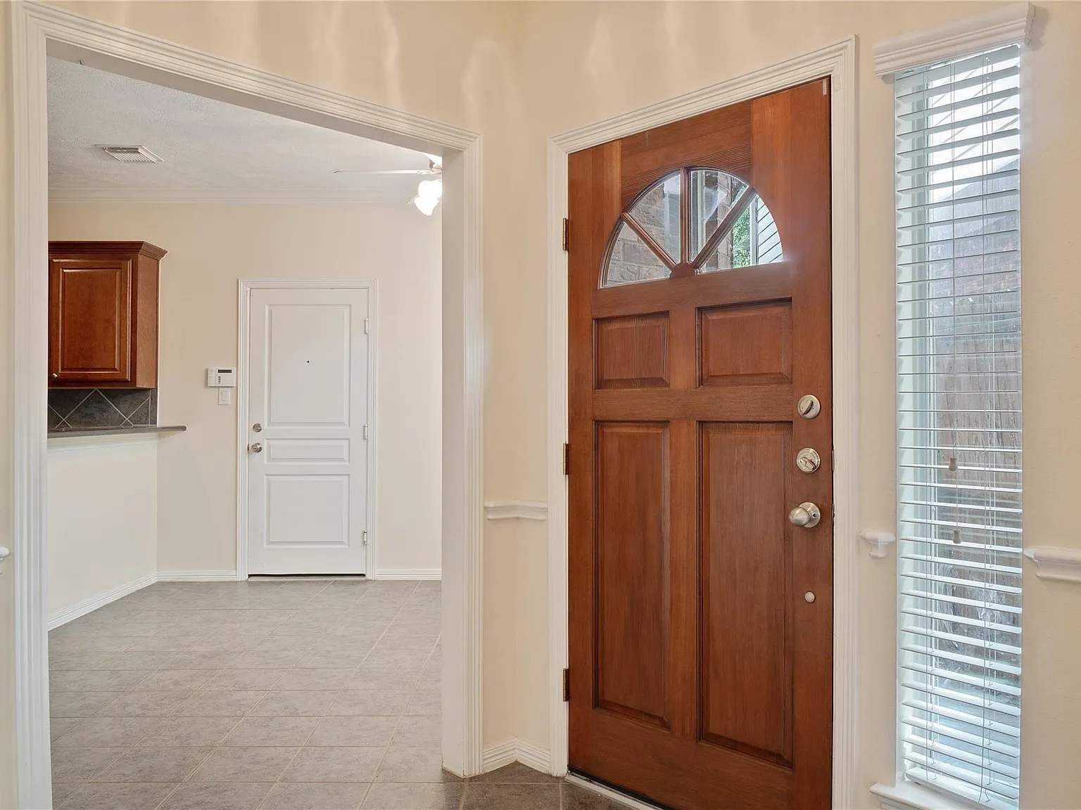 3 bed, 2.5 bath, 2443 sqft, $2,750 — Photo 3