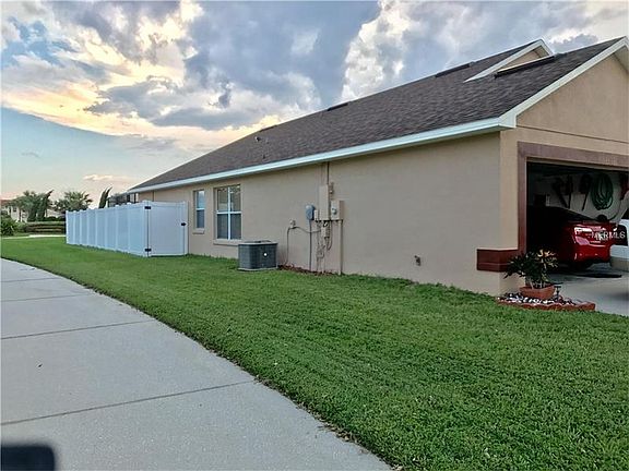 4th image of 689 Eagle Pointe S