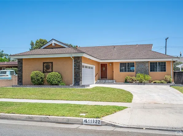 11922 Pine St, Los Alamitos, CA 90720