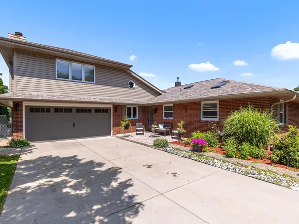 2150 Stornway Dr, Rockford, IL 61107