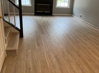 8 Alameda Ct, Eatontown, NJ 07724