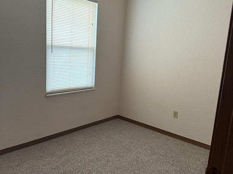 437 Colleen Dr — Photo 14