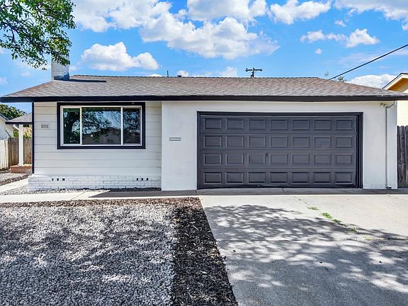 3rd image of 831 Meadowlark Drive