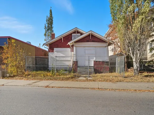 11112 97th St NW, Edmonton, AB T5G 1W8