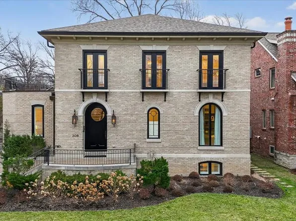 208 Lancaster Dr, Saint Louis, MO 63105