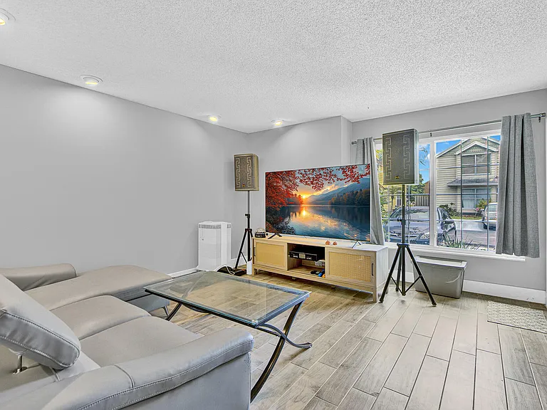 5893 Cassandra Ct — Photo 9