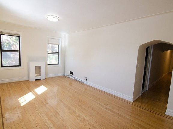 3rd image of 3206 47th St APT 4H