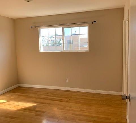 5th image of 1519 Lake Shore Ave APT 3