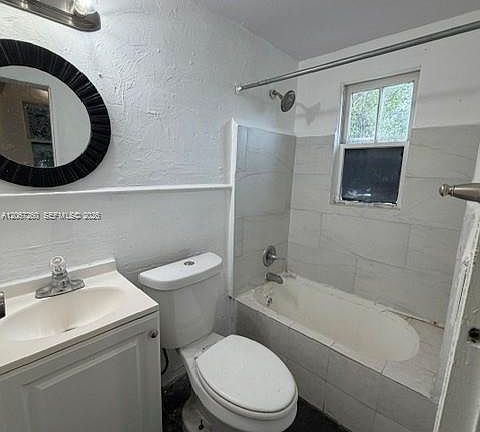 5th image of 625 NE 86th St #U