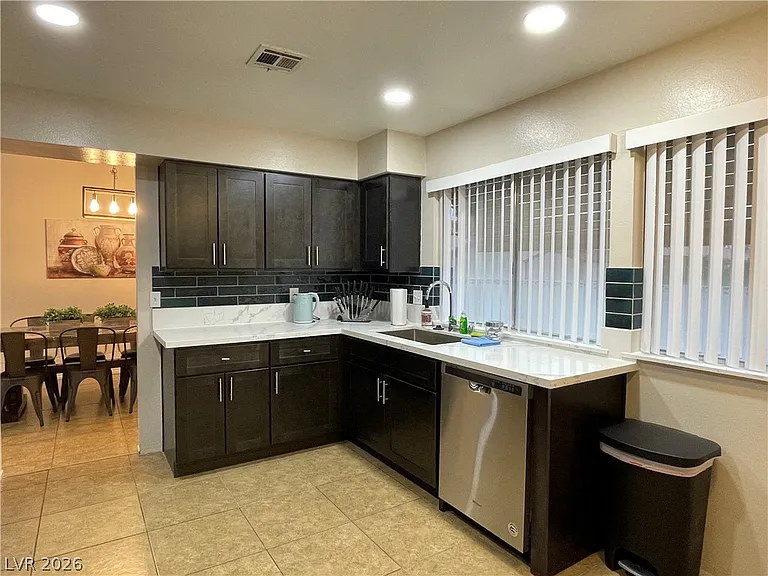 3823 El Camino Rd — Photo 10