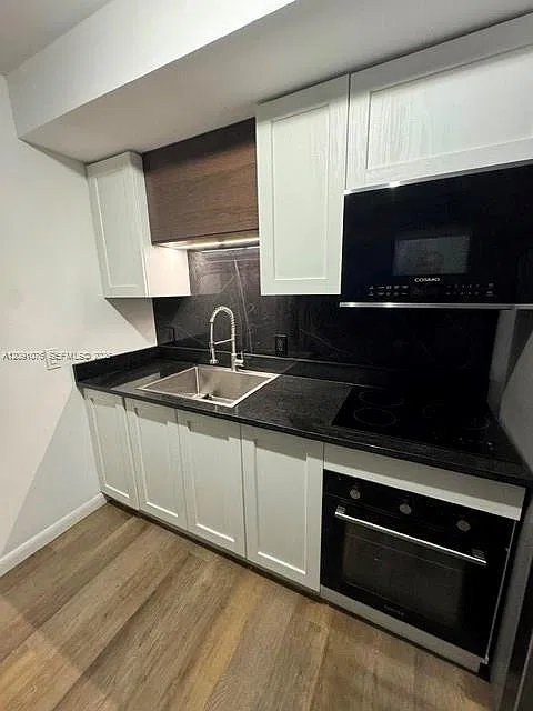 Beach Way Heights Unit — Photo 3