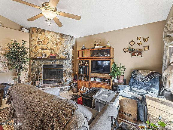 4th image of 1261 MONTECELLO Drive #A