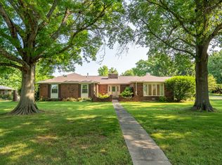 5827 S Gaslight Cir, Springfield, MO 65810