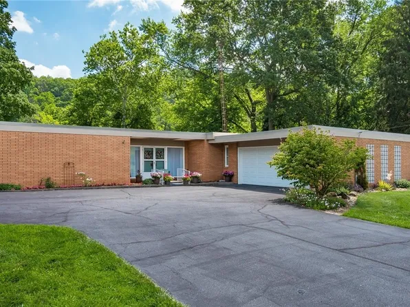 4920 W Shore Dr, Zanesville, OH 43701