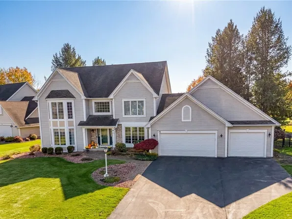 36 Rockbridge Ln, Penfield, NY 14526