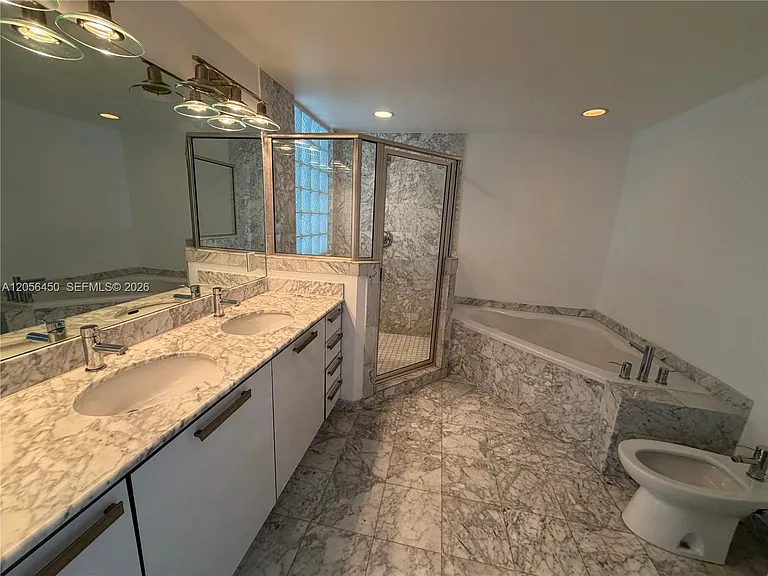 3000 NE 188th St #707 — Photo 23