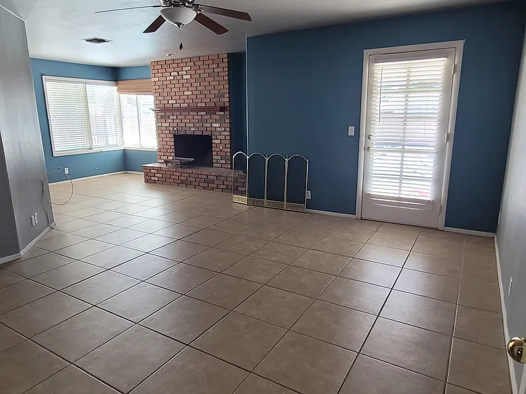 1653 E Gary St — Photo 18