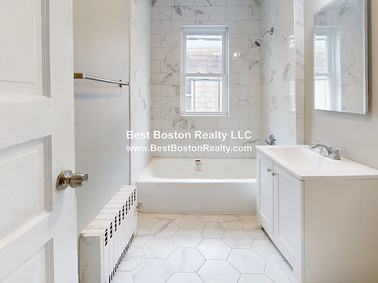 3943 Washington St #1 — Photo 13