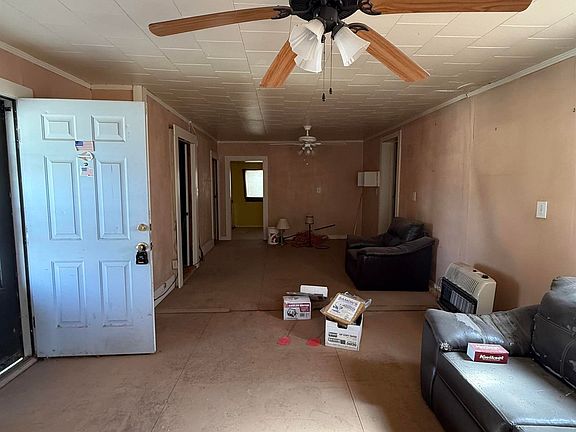 3rd image of 709 Main St