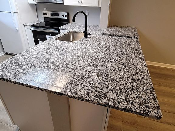 2nd image of 506 Windsong Cir #506