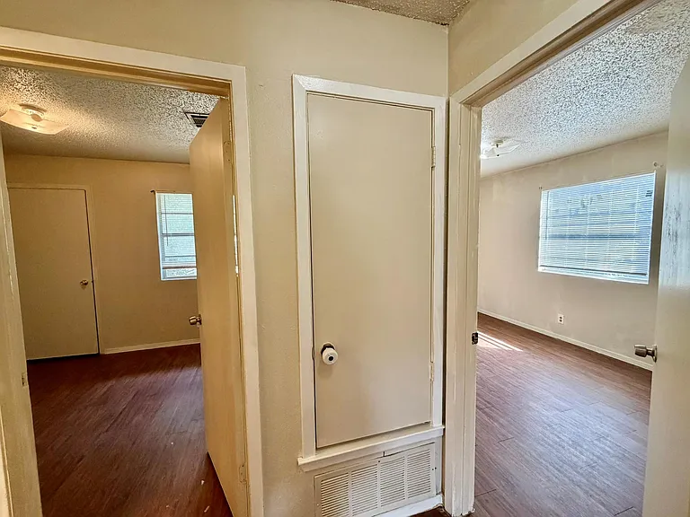 402 Hedgewood Dr #C — Photo 8