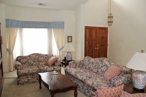 4th image of 1901 Vineyard Ave