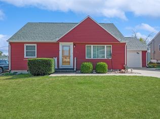 207 23rd St NW, Cedar Rapids, IA 52405
