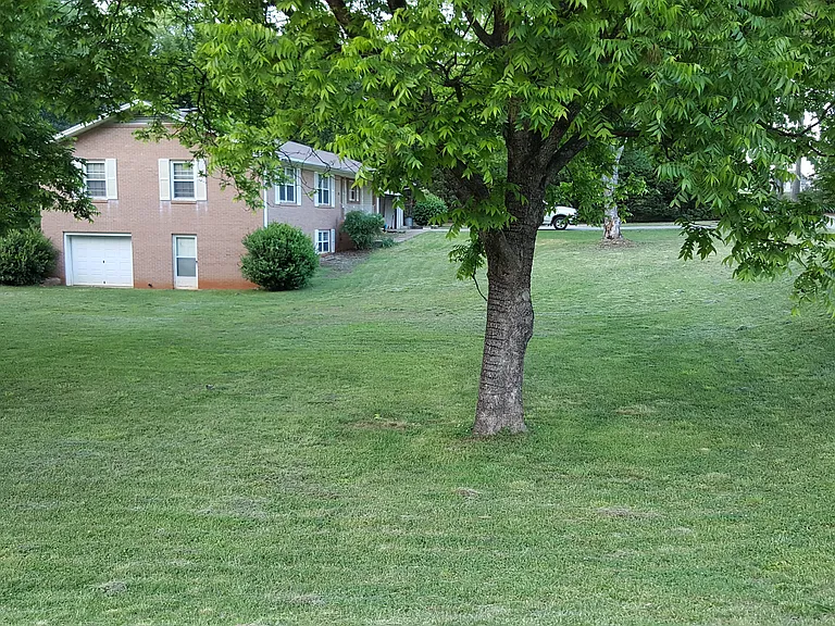 110 Dorothy Dr — Photo 18