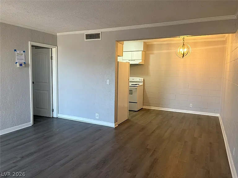 555 S Royal Crest Cir #9 — Photo 3