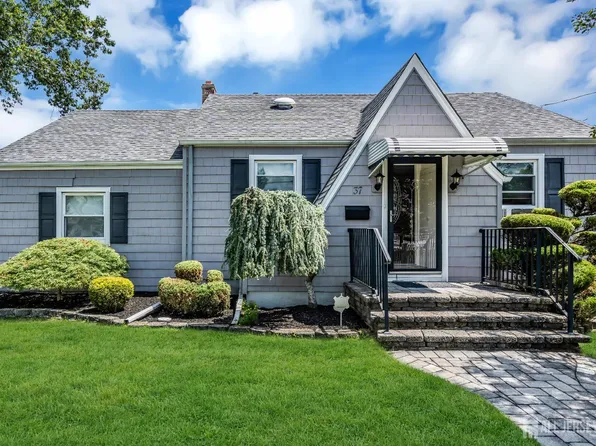 37 New St, Spotswood, NJ 08884
