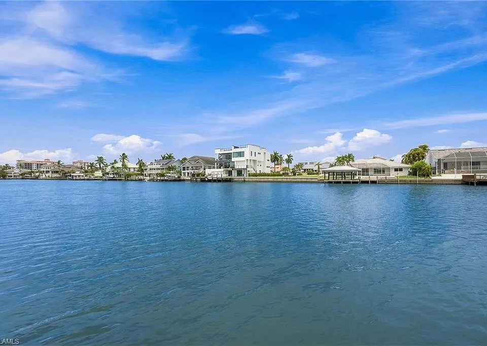 383 Seabee Ave