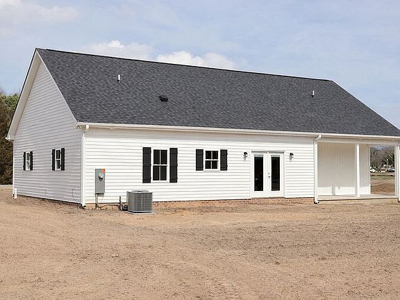 2nd image of 543 Maude Rd