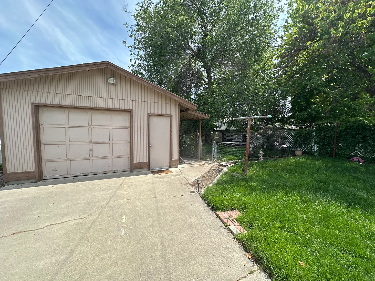 3 bed, 1.5 bath, 1188 sqft, $2,300 — Photo 2