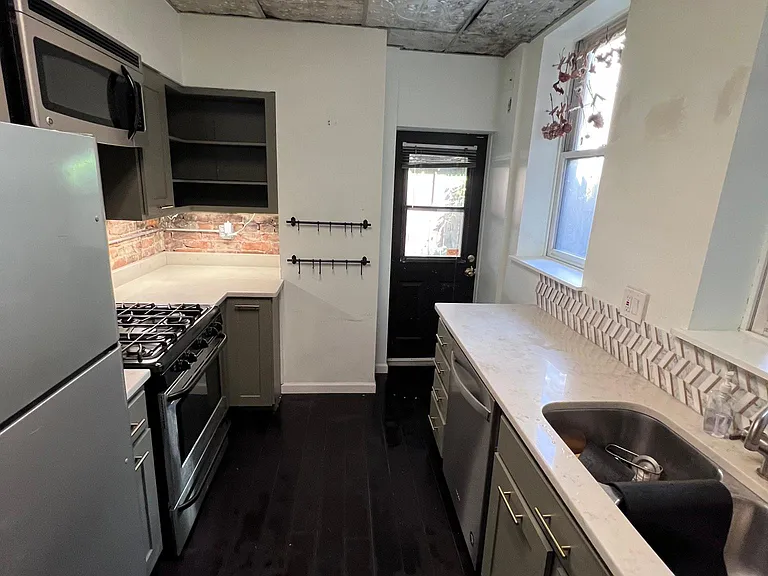 First floor: kitchen (gas stove, microwave, granite countertops, double-bowl sink, garbage disposal)